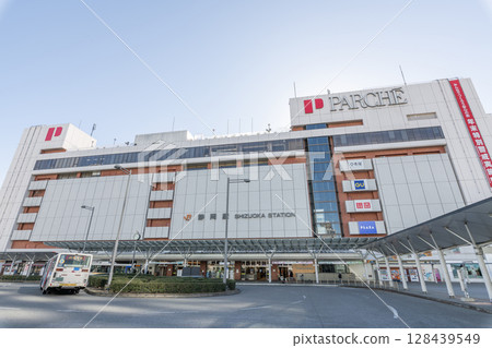 靜岡縣靜岡市晴天的JR靜岡站(北口) 靜岡縣靜岡市晴天的JR靜岡站(北口) 128439549