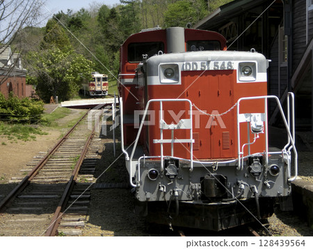 北海道三笠市三笠鐵道村克勞福德公園，Kiha 82系列背後的DD51機車，靜態保存 128439564