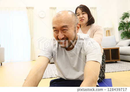 Middle couples relaxing in the living room Middle couples relaxing in the living room 128439717