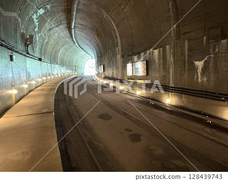 雙子水壩_隧道_觀光設施_水力發電 雙子水壩_隧道_觀光設施_水力發電 128439743