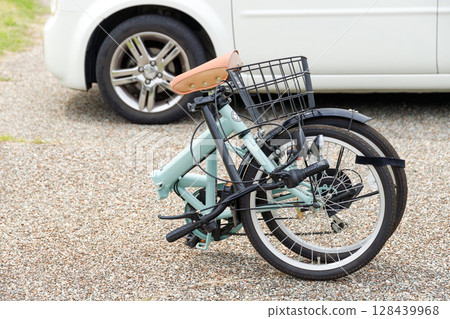 Carrying bicycles in cars, folding bicycles 128439968