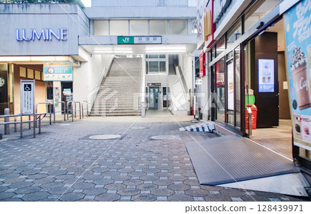 Ogikubo Station/Suginami Ward, Tokyo 128439971