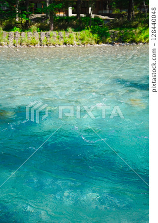 Nagano, Kamikochi: The beautiful, highly transparent water surface of the Azusa River Nagano, Kamikochi: The beautiful, highly transparent water surface of the Azusa River 128440048