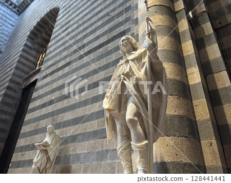 精美的雕塑 128441441