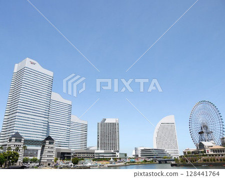 Landscape of Minato Mirai 128441764