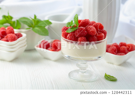 Mascarpone cream with fresh raspberries. 128442311