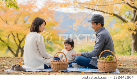 Autumn family picnic 128442804