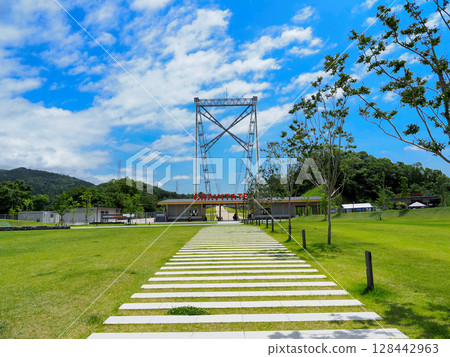 伊巴基塔水壩公園吊橋入口 128442963