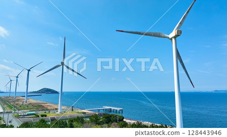 風力發電廠風力渦輪機的鳥瞰圖 風力發電廠風力渦輪機的鳥瞰圖 128443946