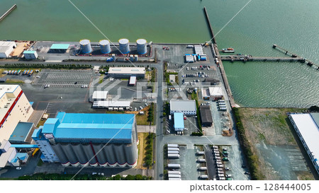 工廠林立的工業區鳥瞰圖 工廠林立的工業區鳥瞰圖 128444005