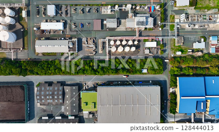 工廠林立的工業區鳥瞰圖 工廠林立的工業區鳥瞰圖 128444013