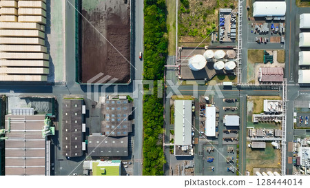 工廠林立的工業區鳥瞰圖 128444014