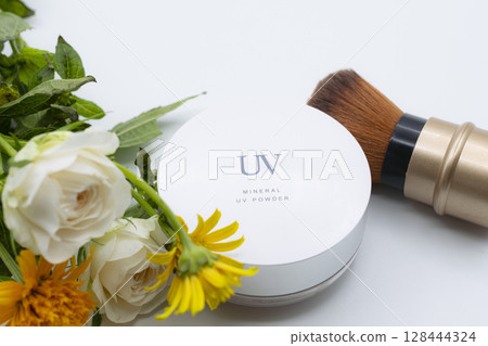 UV化妝品和花束 128444324