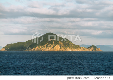 【東京九州渡輪開往真由新門司，從高知縣外海駛往宇久留島】 128444583