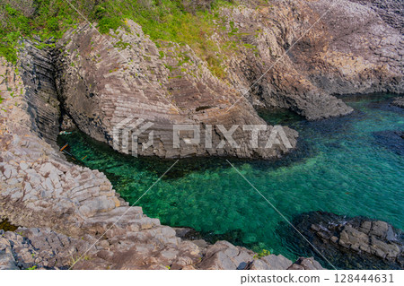 (Karatsu City, Saga Prefecture) The coastline of Nanatsugama with its beautiful columnar joints 128444631