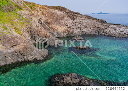 (Karatsu City, Saga Prefecture) The coastline of Nanatsugama with its beautiful columnar joints (Karatsu City, Saga Prefecture) The coastline of Nanatsugama with its beautiful columnar joints 128444632