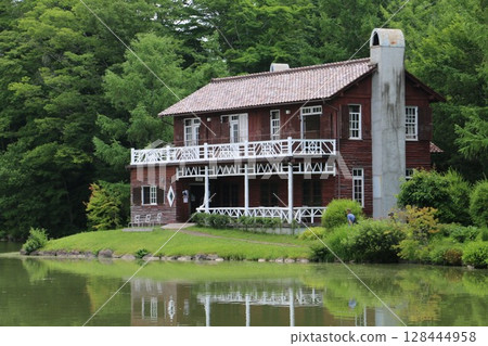 Suikyu-so, located within Karuizawa Taliesin on the shores of Lake Shiozawa 128444958