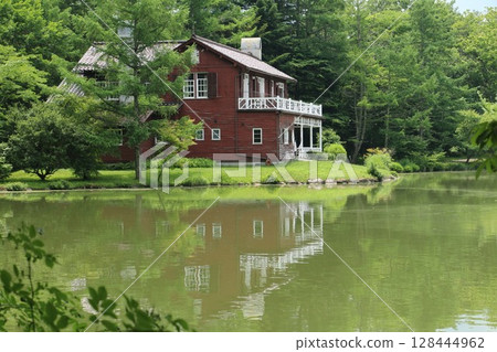 水滸莊位於輕井澤塔里埃辛，鹽澤湖畔 128444962