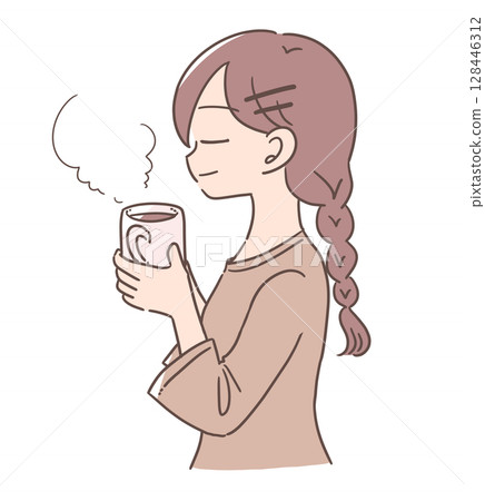 放鬆與一份熱的飲料的婦女 128446312