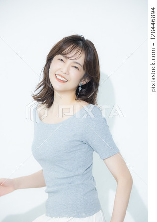 中年婦女肖像 128446894