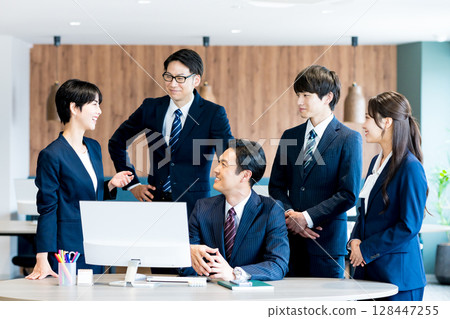 Business person working in the office Business person working in the office 128447255