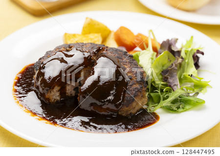 A Western-style plate with a hamburger steak cut in half and full of sauce A Western-style plate with a hamburger steak cut in half and full of sauce 128447495