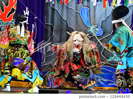 神樂表演的高潮是惡魔出現的時候。 128448430