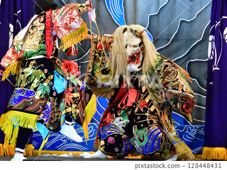 神樂表演的高潮是惡魔出現的時候。 128448431