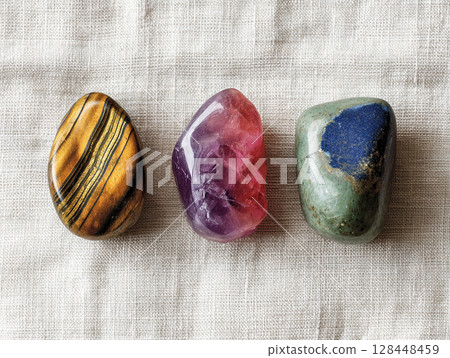 三塊色彩繽紛的天然石頭AI影像 128448459