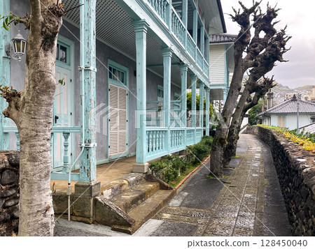 Higashiyamate Western-style houses, balcony, Nagasaki City, Nagasaki Prefecture, cloudy, Higashiyamate area Higashiyamate Western-style houses, balcony, Nagasaki City, Nagasaki Prefecture, cloudy, Higashiyamate area 128450040