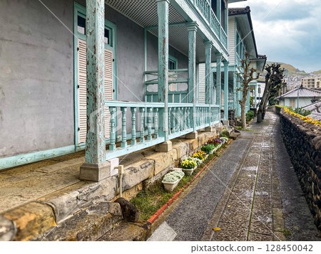 Higashiyamate Western-style houses, balcony, Nagasaki City, Nagasaki Prefecture, cloudy, Higashiyamate area Higashiyamate Western-style houses, balcony, Nagasaki City, Nagasaki Prefecture, cloudy, Higashiyamate area 128450042