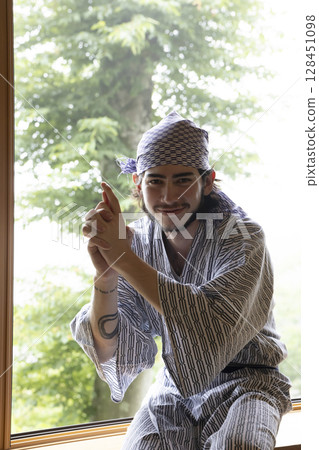 Foreign man relaxing at a hot spring inn Foreign man relaxing at a hot spring inn 128451098