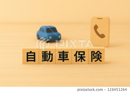 An image expressing peace of mind support for car insurance | A blue miniature car and a telephone mark 128451264