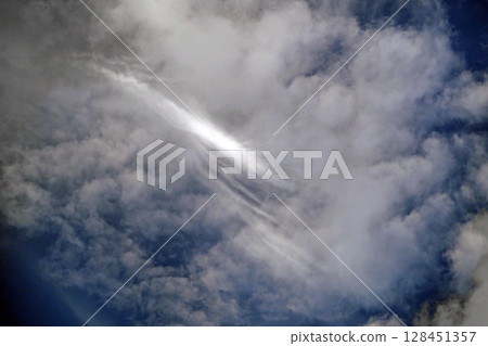 仔細觀察會發現形狀奇特的神秘雲 128451357