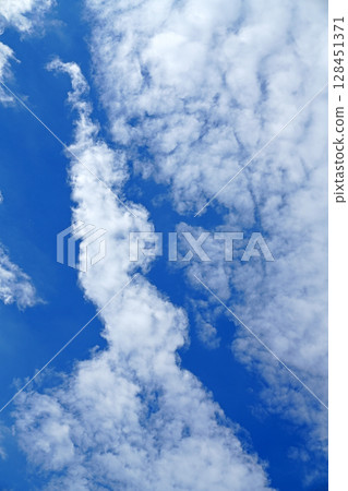 A mysterious cloud with a strange shape that appears when you look closely A mysterious cloud with a strange shape that appears when you look closely 128451371