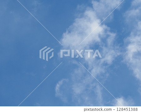 A mysterious cloud with a strange shape that appears when you look closely A mysterious cloud with a strange shape that appears when you look closely 128451388