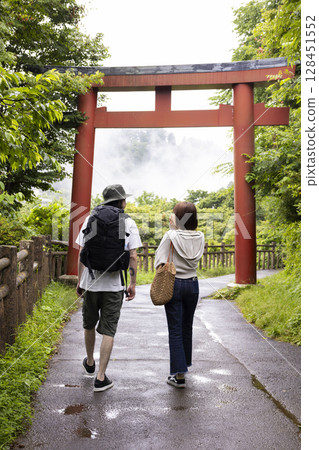 Inbound tourists enjoying sightseeing in Japan Inbound tourists enjoying sightseeing in Japan 128451552