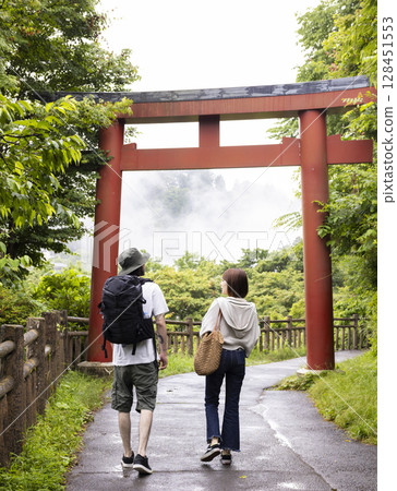 入境遊客在日本享受觀光 128451553