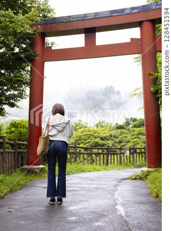 在日本旅行的女人 128451594