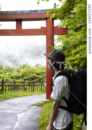 Inbound male enjoying sightseeing in Japan Inbound male enjoying sightseeing in Japan 128451595