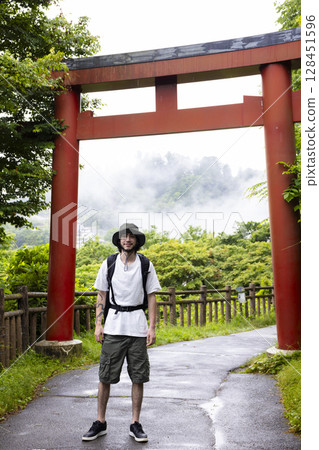 Inbound male enjoying sightseeing in Japan 128451596