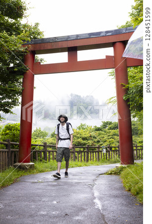 Inbound male enjoying sightseeing in Japan Inbound male enjoying sightseeing in Japan 128451599