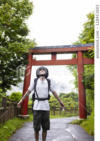 Inbound male enjoying sightseeing in Japan 128451603