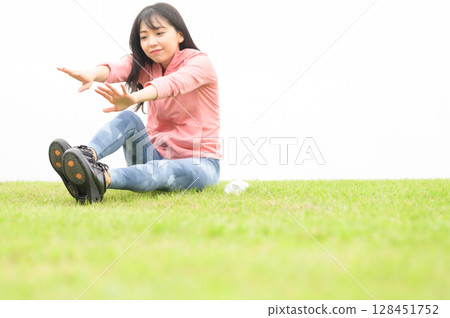 Woman resting in the park 128451752