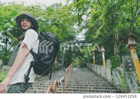 白人 外國人 男人 128451856