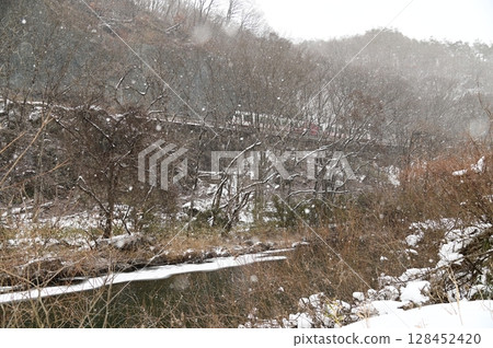 辰戸川大橋附近的冬日風景 128452420