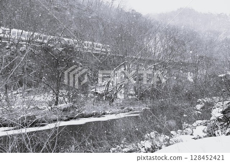 辰戸川大橋附近的冬日風景 128452421