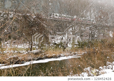 Winter scenery near the Tatsusobe River Bridge Winter scenery near the Tatsusobe River Bridge 128452428