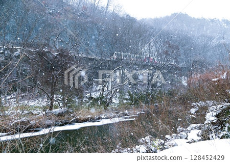 辰戸川大橋附近的冬日風景 128452429