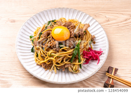 Fried noodles with beef sauce 128454099